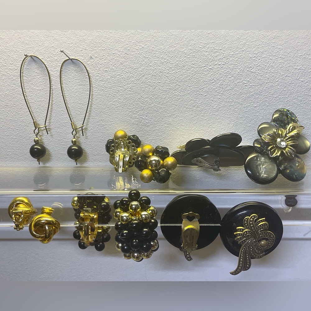 Vintage 90’s Black and Gold Earrings clips and pendant set